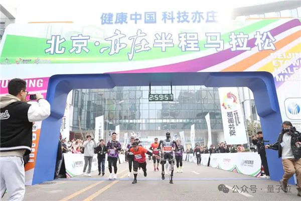 深圳機器人跑步驚呆歪果仁 與人類無異 網友:北馬見